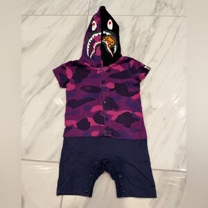 Bape baby shark onsie size：70cm（6M)